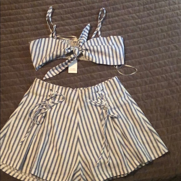 Cute Australian Bandeau and Short Set - Picture 3 of 5